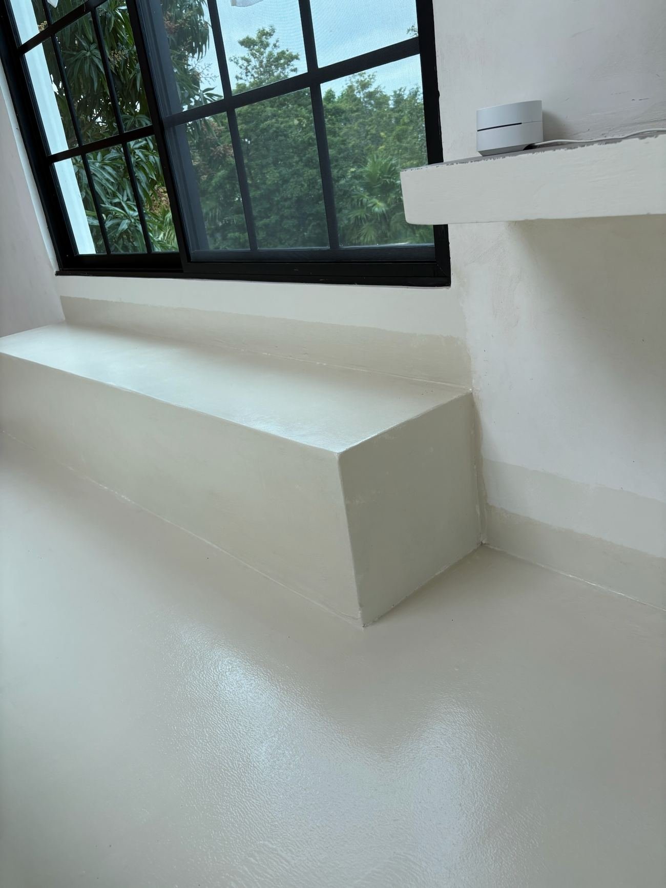 Same interior corner finished with a built-in window bench at Rancho Verde Tulum