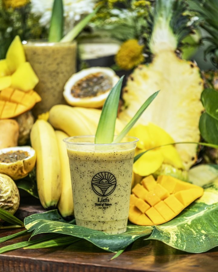 Mango smoothie with pineapple and passion fruit at Liefs Tulum
