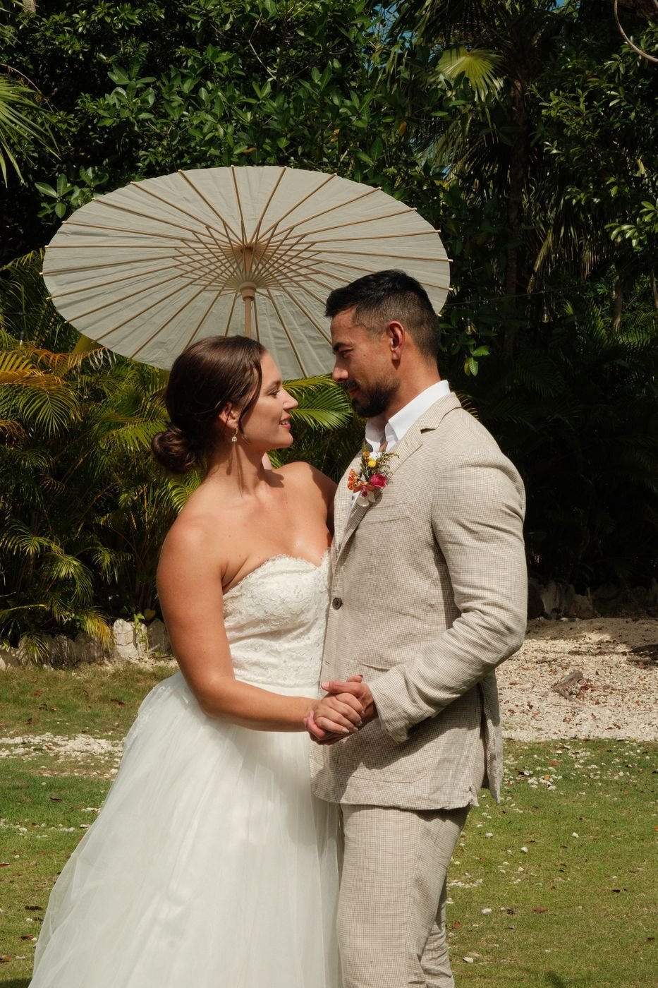Couple under a parasol in the jungle at Rancho Verde Tulum